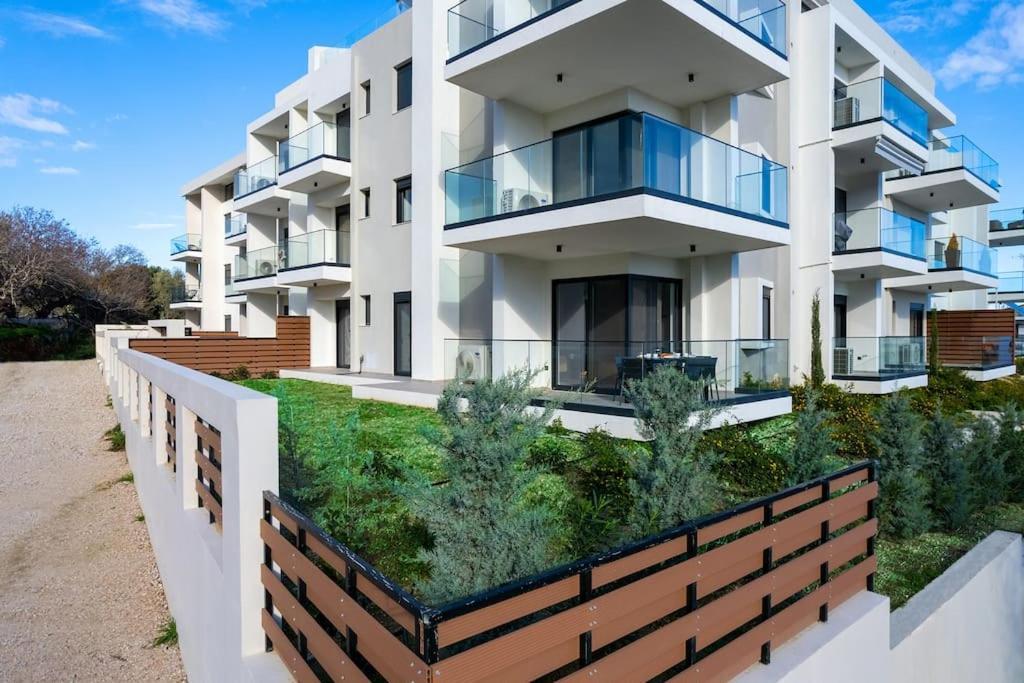 Maison Du Jardin 2-Bedroom Apartment Private Outdoor Jacuzzi Rhodes City Dış mekan fotoğraf