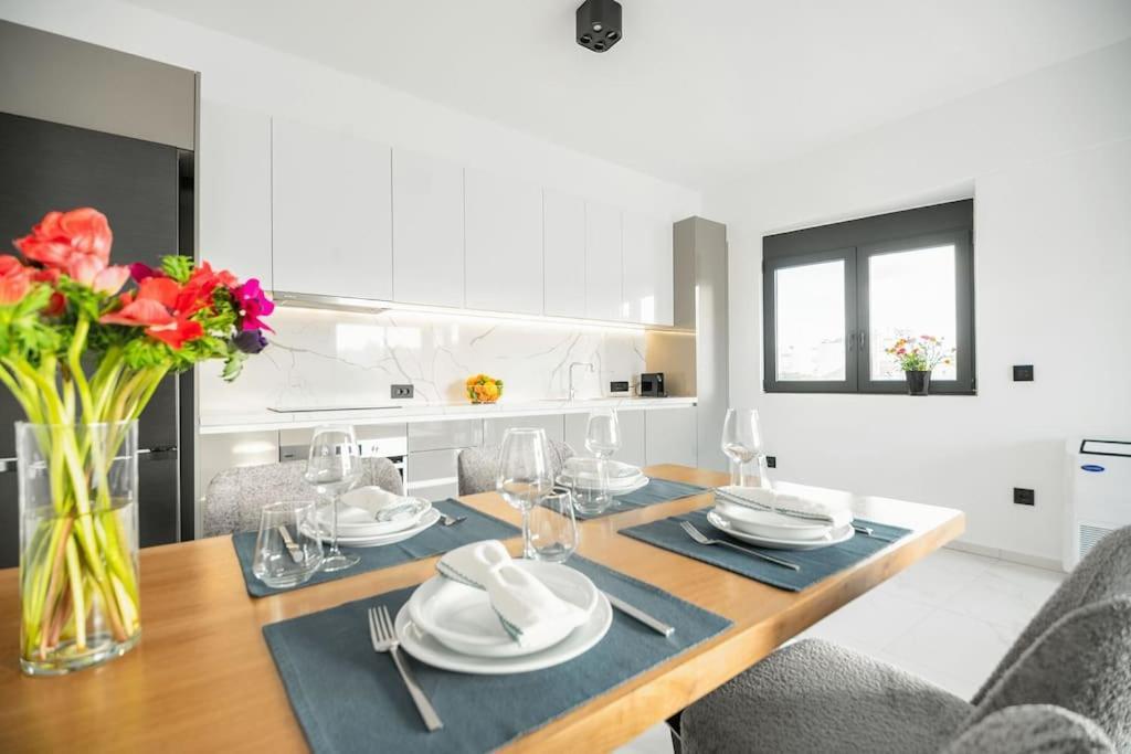 Maison Du Jardin 2-Bedroom Apartment Private Outdoor Jacuzzi Rhodes City Dış mekan fotoğraf