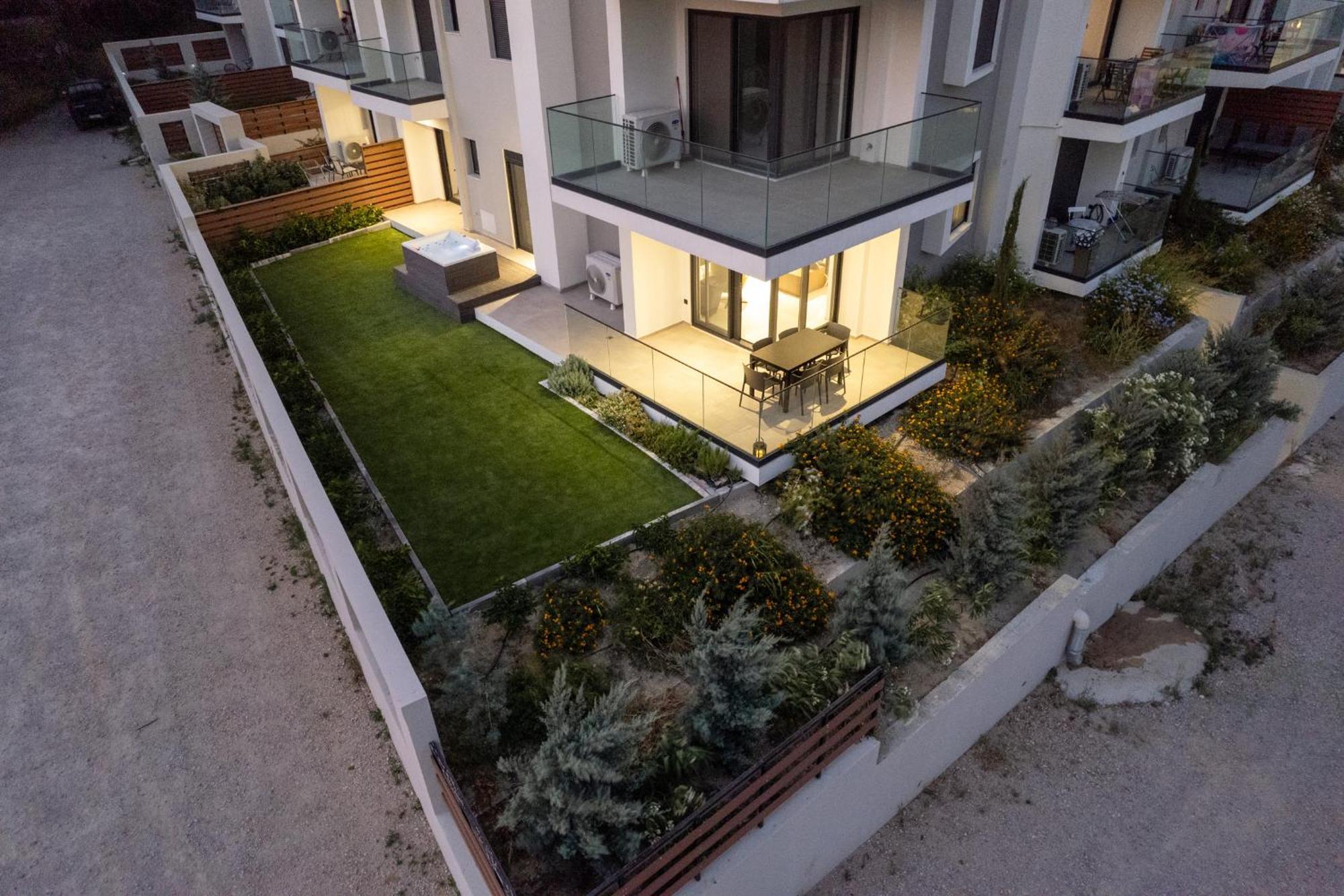 Maison Du Jardin 2-Bedroom Apartment Private Outdoor Jacuzzi Rhodes City Dış mekan fotoğraf